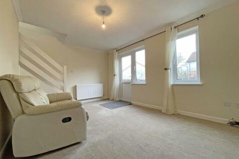 Newbury Close 37 Living Room 2.jpg