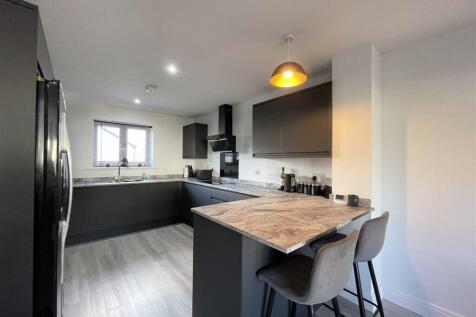 Lilford Gardens 20a - Kitchen 2.jpg