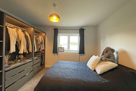 Lilford Gardens 20a - Master Bed JPG.jpg