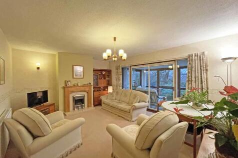 Yeomans Way 18 Lounge Dining Room Front.jpg