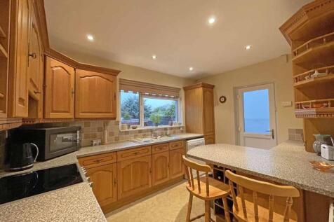 Yeomans Way 18 Kitchen.jpg