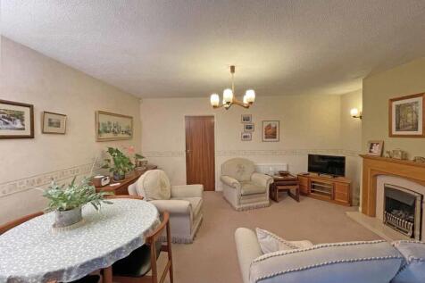 Yeomans Way 18 Lounge Dining Room 2.jpg