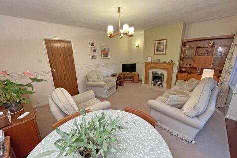 Yeomans Way 18 Lounge Dining Room 3.jpg