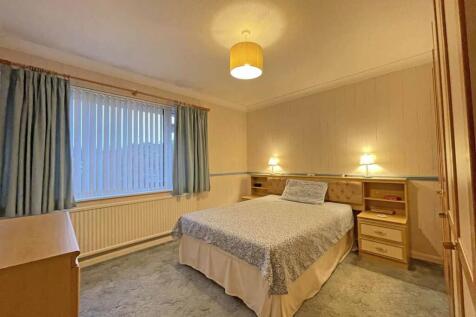 Yeomans Way 18 Bed 1...jpg