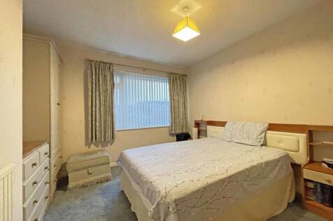 Yeomans Way 18 Bed 2...jpg