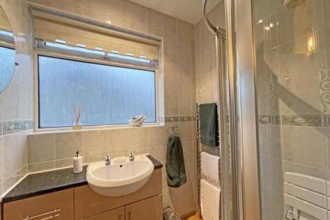 Yeomans Way 18 Shower Room.jpg