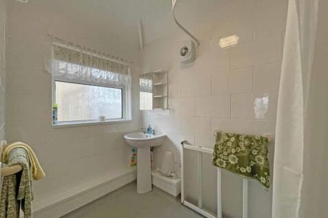Severn Place 88 - Shower Room.jpg