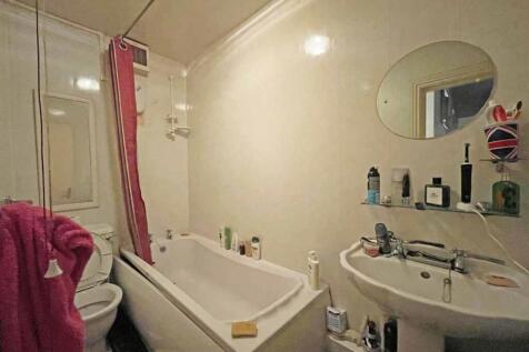 Salisbury Road 94c Bathroom.jpg