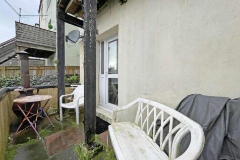 Salisbury Road 94c Private Courtyard.jpg