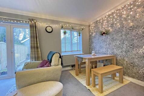 Temeraire Road 57 Dining Area...jpg