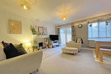 Temeraire Road 57 Living Room 1...jpg