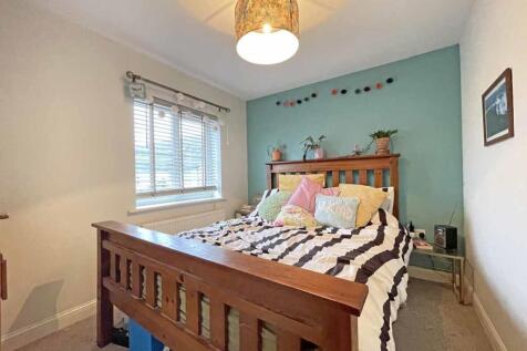 Temeraire Road 57 Bed 2.jpg