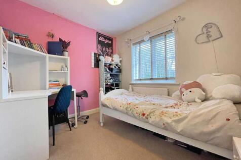 Temeraire Road 57 Bed 3.jpg