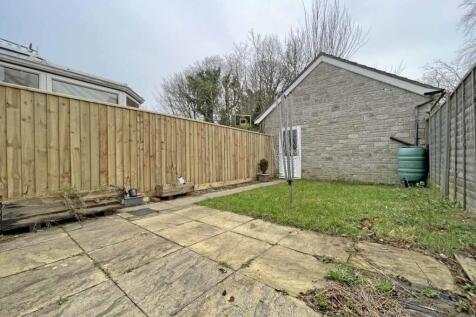 Temeraire Road 57 Garden 2.jpg