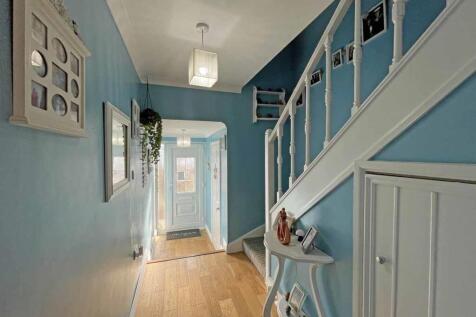 Drax Gardens 23 Entrance Hall 2.jpg