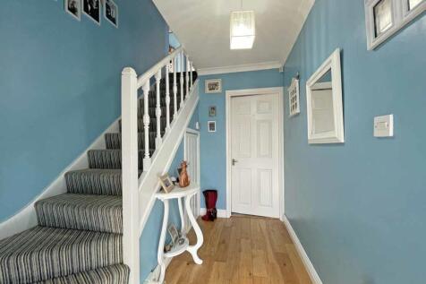 Drax Gardens 23 Entrance Hall 1.jpg