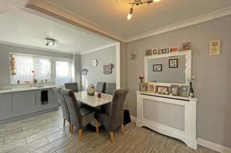 Drax Gardens 23 Dining Area 2.jpg