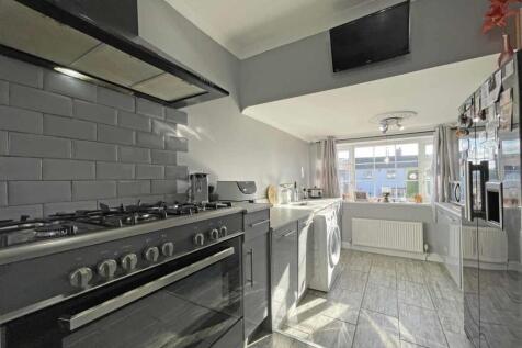 Drax Gardens 23 Kitchen 5.jpg