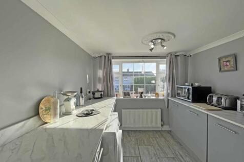 Drax Gardens 23 Kitchen 6.jpg