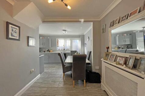 Drax Gardens 23 Dining Area.jpg