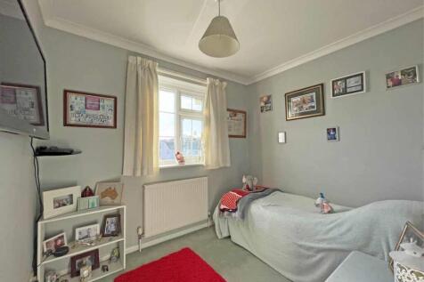 Drax Gardens 23 Bed 3.jpg