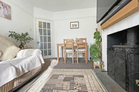 Laira Park Road 31 - New Lounge 3.jpg
