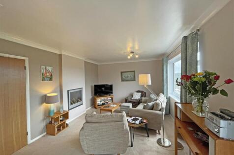 Fort Austin Avenue - Lounge...jpg