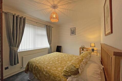 Fort Austin Avenue - Bed 2.jpg