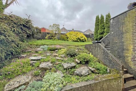 Fort Austin Avenue - Front Garden.jpg