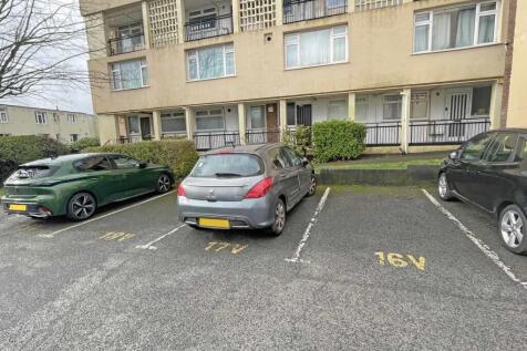 Vaasgo Close 17 - Parking.jpg
