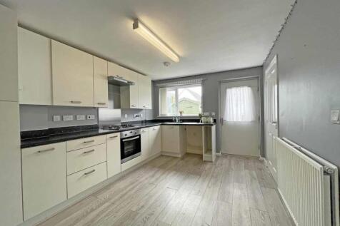 Yellowmead Road 40 Kitchen Front.jpg