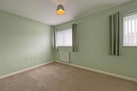 Yellowmead Road 40 Bed 2.jpg