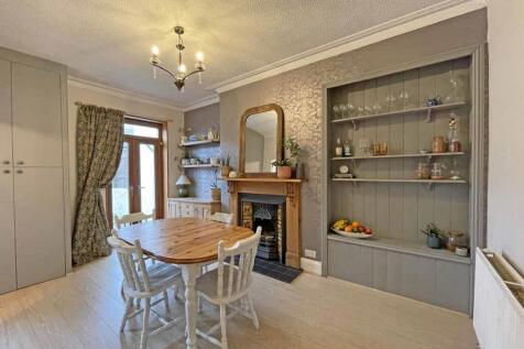 Edgecumbe Park Road 27 Dining Room Front...jpg