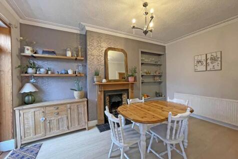 Edgecumbe Park Road 27 Dining Room 1.jpg
