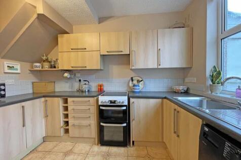 Edgecumbe Park Road 27 Kitchen.jpg