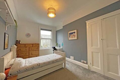 Edgecumbe Park Road 27 Bed 3.jpg
