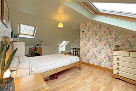 Edgecumbe Park Road 27 Bed 1..... Shot 2.jpg