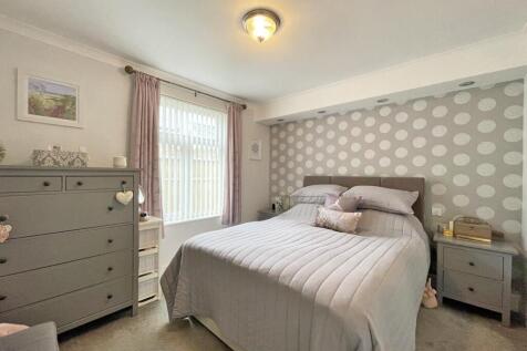 Crownhill Road 273 - Bed 2.jpg
