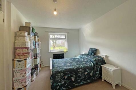 Whitleigh Avenue 64 Bedroom.jpg