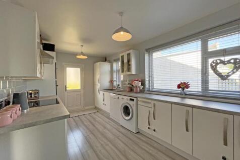 Treveneague Gardens 47 Kitchen 3.jpg