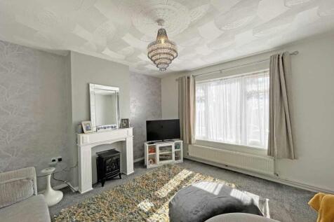 Blandford Road 249 Lounge 2.jpg