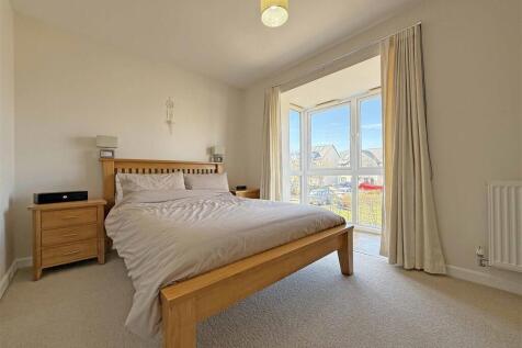 Cobham Close 14 - Master Bedroom.jpg