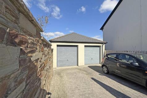 Cobham Close 14 - Garage.jpg