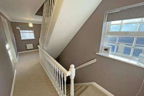 Temeraire Road 85 first floor landing for inside.j