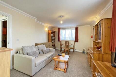 Austin Crescent 292 - Lounge 2.jpg