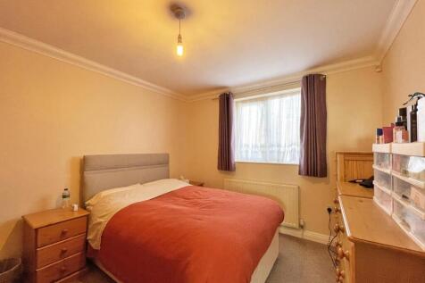Austin Crescent 292 - Bed 1 Front Page.jpg