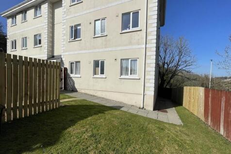 Austin Crescent 292 - Outside 2.jpg