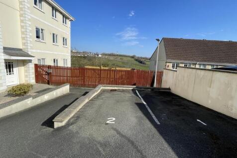 Austin Crescent 292 - Parking.jpg