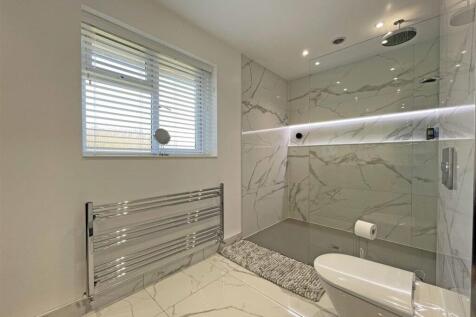 Great Berry Road 52 - EnSuite.jpg