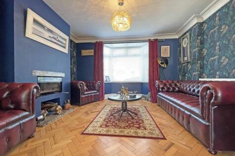 Great Berry Road 52 - Living Room 1.jpg
